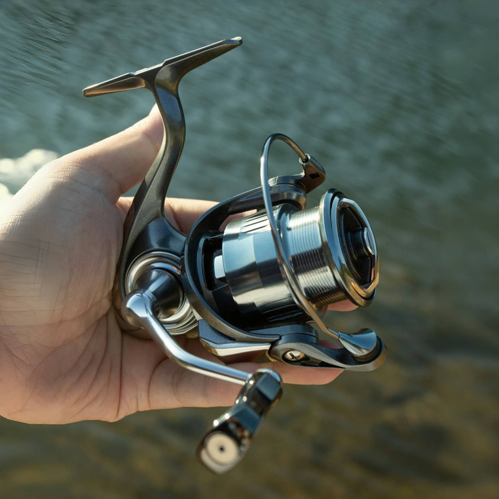 Carbon Fiber Ultralight-136g 10BB Spinning Reel for Lure Fishing, Squid Fishing and Slip Float Fishing with Shallow Spool